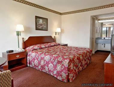 Rodeway Inn Concord Exterior photo